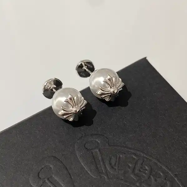 クロムハーツ × ミキモト CHプラスパールピアス コピー K18WG ホワイトゴールド Kue80364