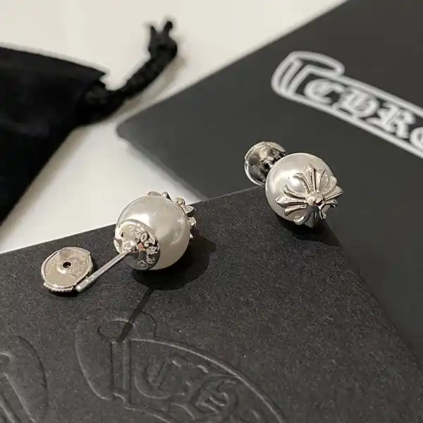 クロムハーツ × ミキモト CHプラスパールピアス コピー K18WG ホワイトゴールド Kue80364