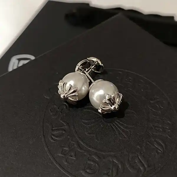 クロムハーツ × ミキモト CHプラスパールピアス コピー K18WG ホワイトゴールド Kue80364