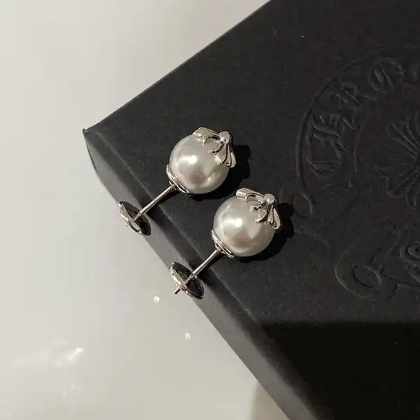 クロムハーツ × ミキモト CHプラスパールピアス コピー K18WG ホワイトゴールド Kue80364
