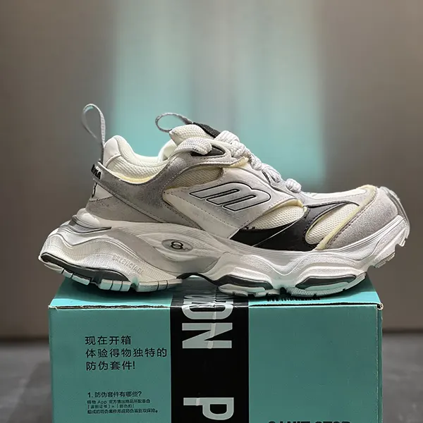 すぐ届 バレンシアガ スニーカー 偽物 メッシュ ブランドロゴ bay52637