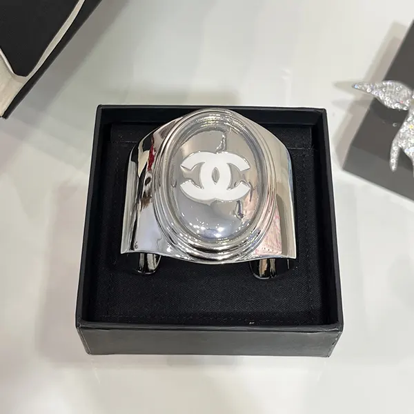 すぐ届く シャネル CCロゴ シルバー バングル スーパーコピー shv92319
