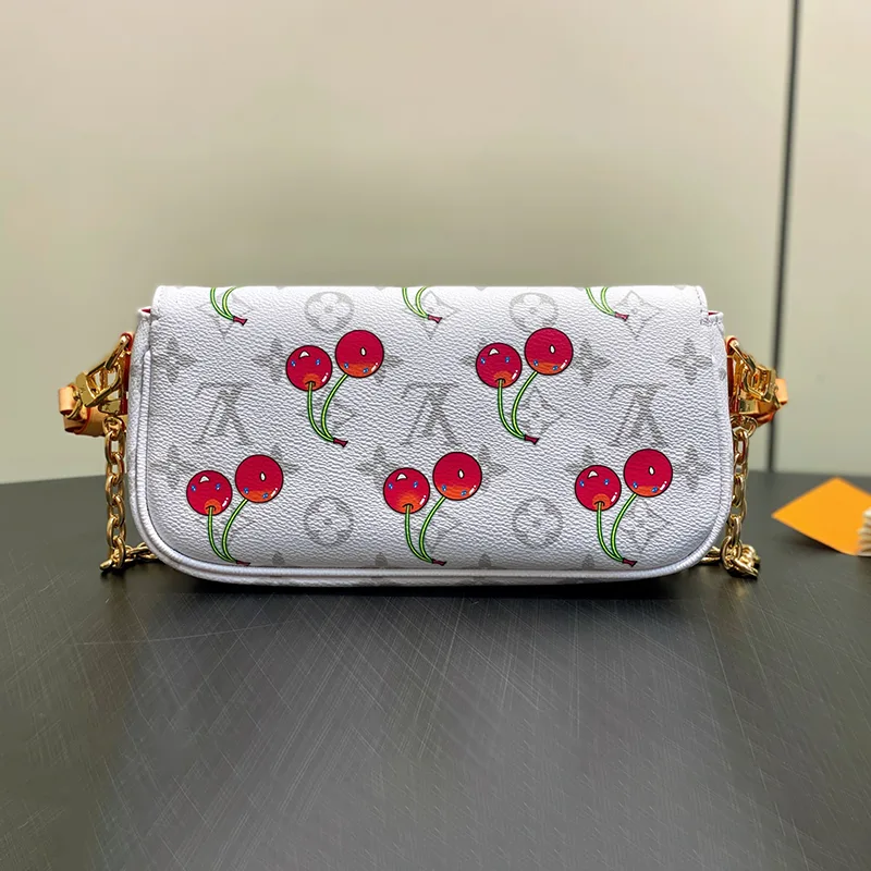 確保済みルイヴィトン LV × TM ウォレット オン チェーン・アイビー 贋物 M14239