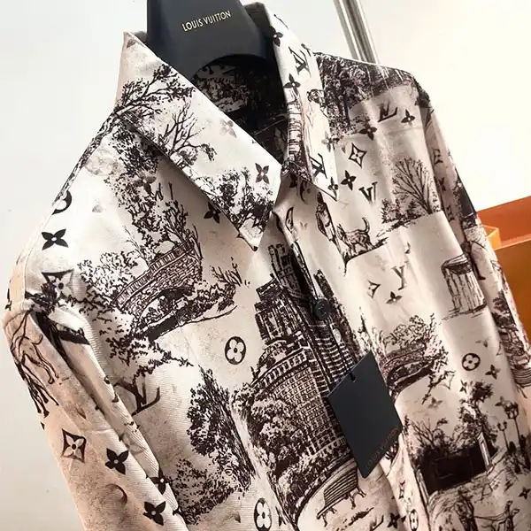 【休日のお散歩コーデ】ルイヴィトン ロングスリーブシルクシャツ コピー 1AGJN1