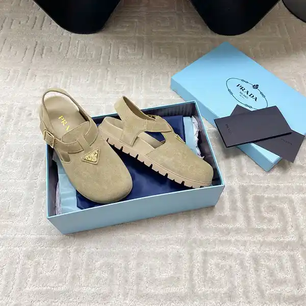 プラダ トライアングルロゴバックルサンダル 偽物 1S895NF0