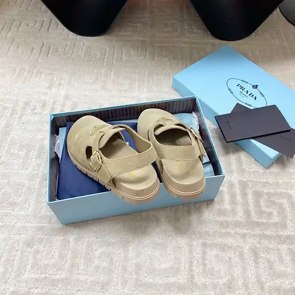 プラダ トライアングルロゴバックルサンダル 偽物 1S895NF0
