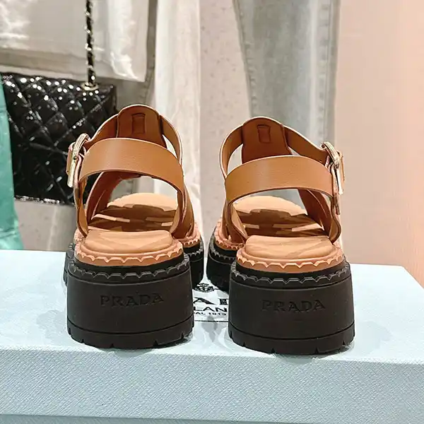 プラダ コピー フィッシャーマン レザー サンダル ロゴ ブラウン puj59177