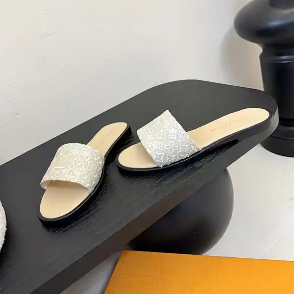 【刺繍×幾何学模様がお洒落】ルイヴィトン★フラットミュール コピー 2色 1AHM67