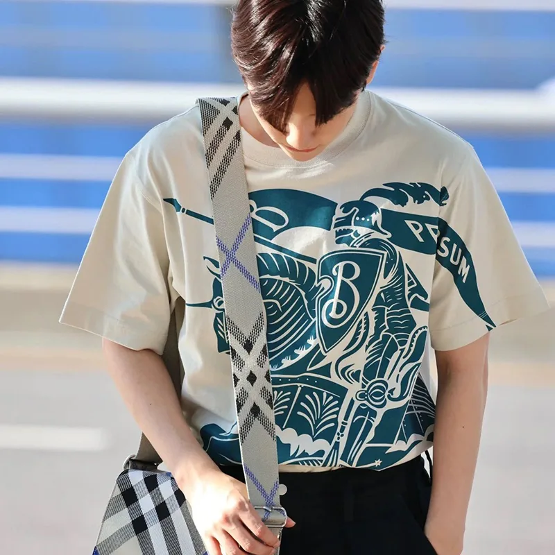 稀少バーバリー EKD ロゴ刺繍 コットン Tシャツ コピー商品 Bax75572