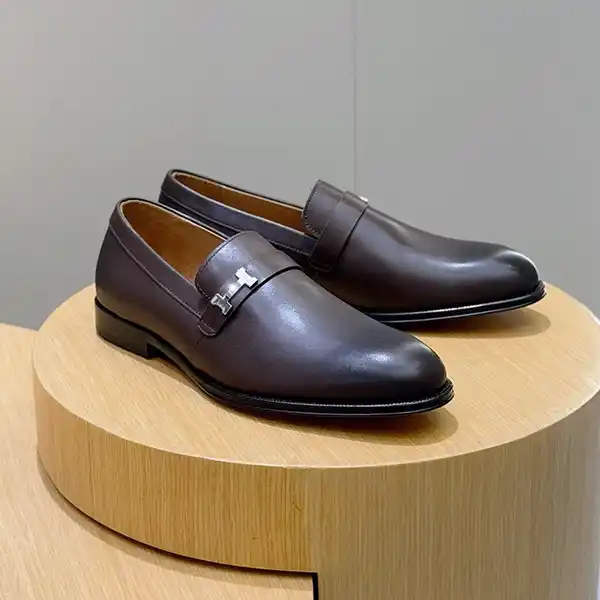 オンオフ問わず履ける パリバックル付き エルメス コピー Julioローファー H242845ZA02