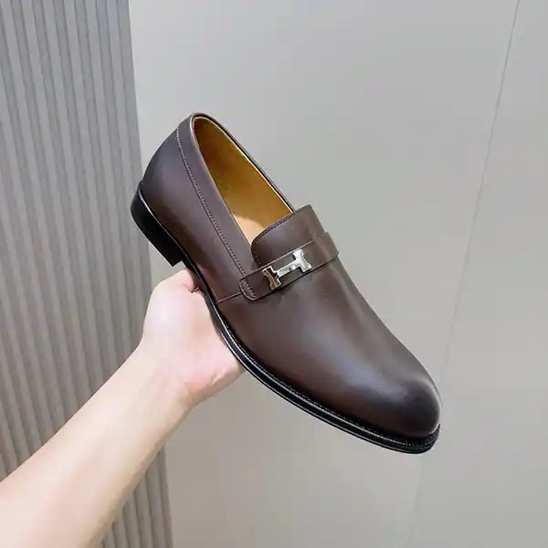 オンオフ問わず履ける パリバックル付き エルメス コピー Julioローファー H242845ZA02