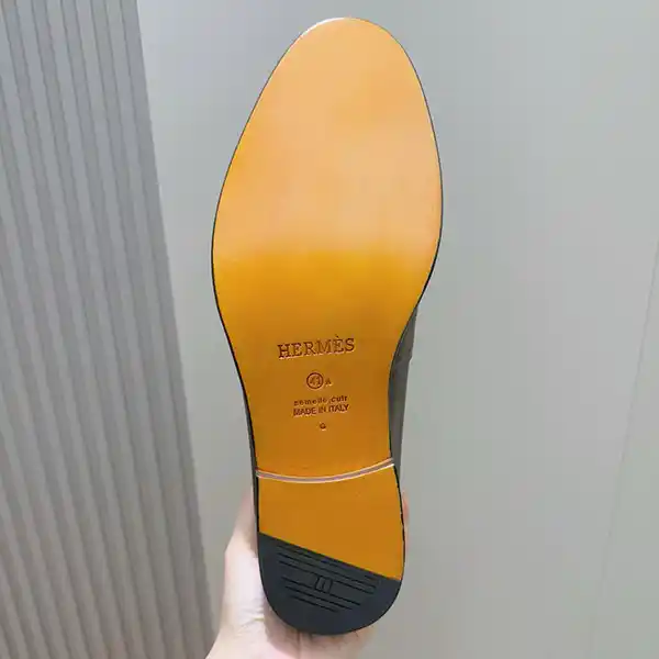 オンオフ問わず履ける パリバックル付き エルメス コピー Julioローファー H242845ZA02