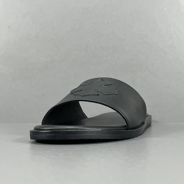 目を惹く逸品!クロムハーツ CHプラス レザー サンダル コピー Kuz65312