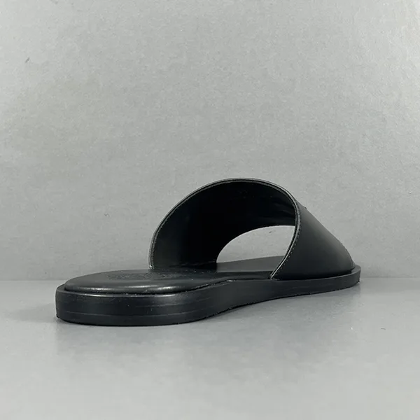 目を惹く逸品!クロムハーツ CHプラス レザー サンダル コピー Kuz65312