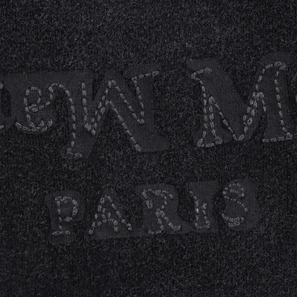 超話題!メゾン マルジェラ 刺繍ロゴ入り ウォッシュドブラックTシャツ Mam42159