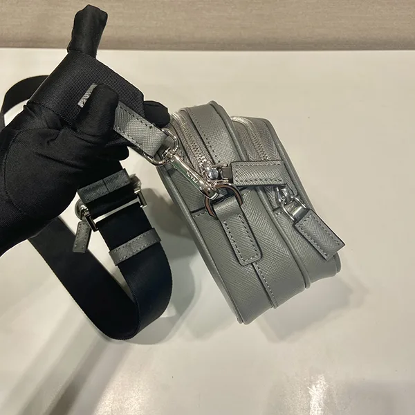 【お洒落☆シンプル】プラダ◆メンズ サフィアーノレザー ショルダーバッグ コピー puk66836