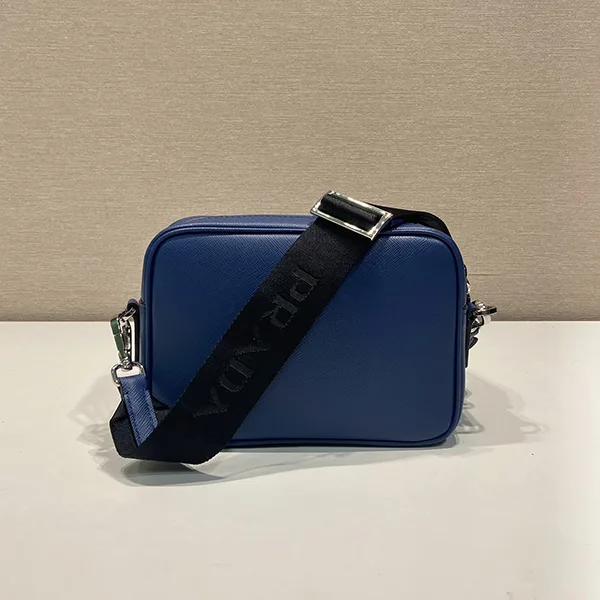 プラダ◆メンズ サフィアーノレザー ショルダーバッグ N級品 pua11278