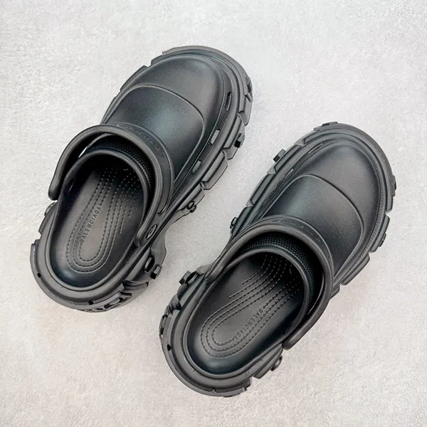 新色 バレンシアガ HARDCROCS ハード クロックス ロゴ サンダル 偽物 687397W