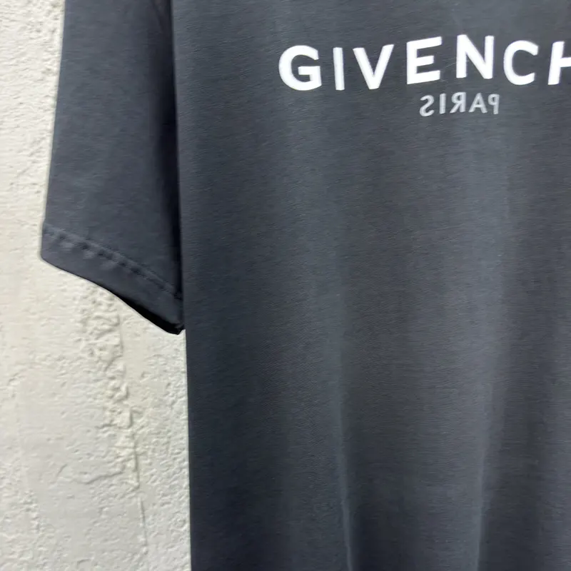 確保済みジバンシィ リバーススリムフィットTシャツ パチモン jic62965