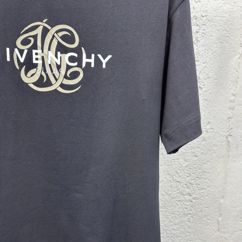 大人気!ジバンシー リバース Tシャツ 半袖 jiw43345