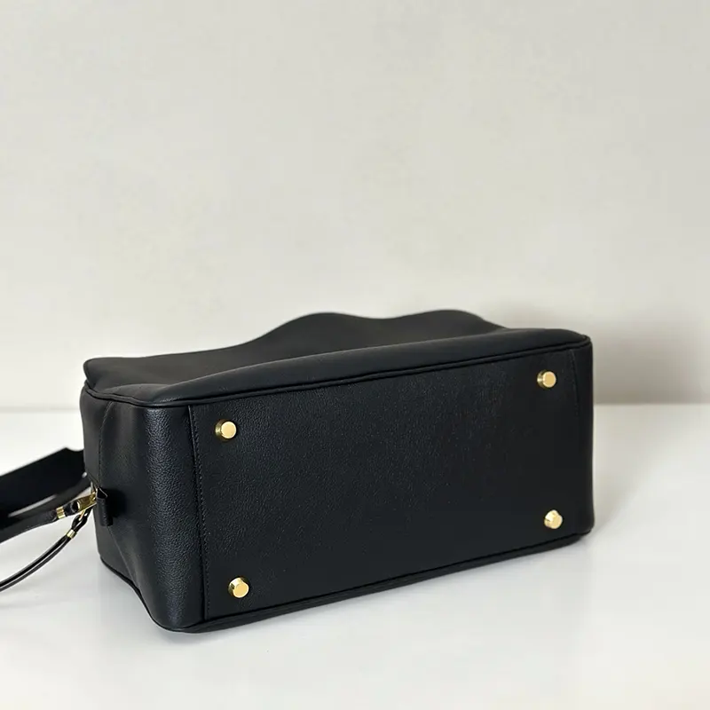 素敵なバレンシアガ 偽物 キャリー ミディアム レザー ボウリングバッグ bay92382