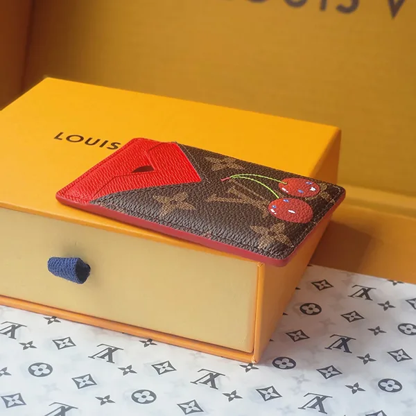 村上隆コラボ【ルイヴィトン】LV×TM ポルトカルトマグネット M14562