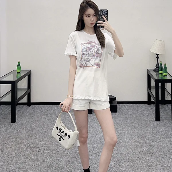【おしゃれに描かれた街並み♪】ディオール Tシャツ パチモン dek99797