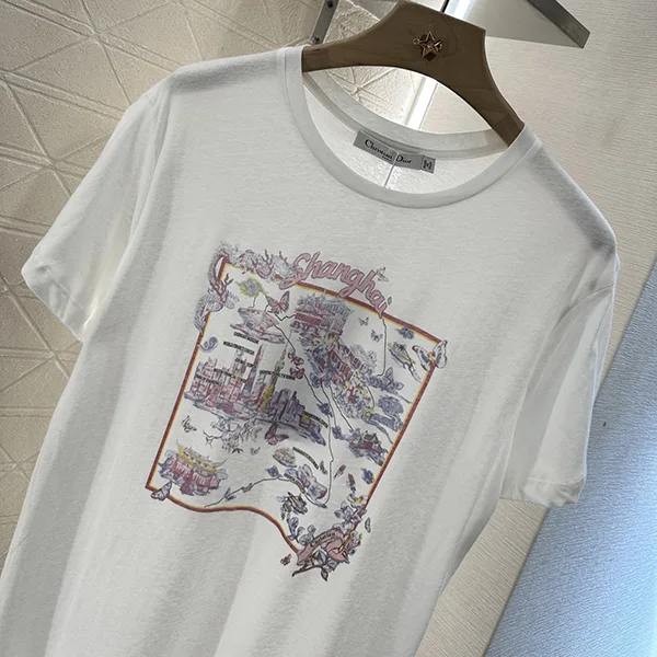【おしゃれに描かれた街並み♪】ディオール Tシャツ パチモン dek99797