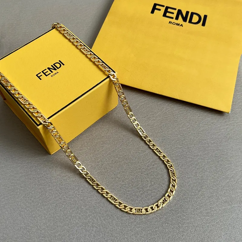 絶対欲しい!フェンディ コピー オーロック チェーンネックレス feq40100