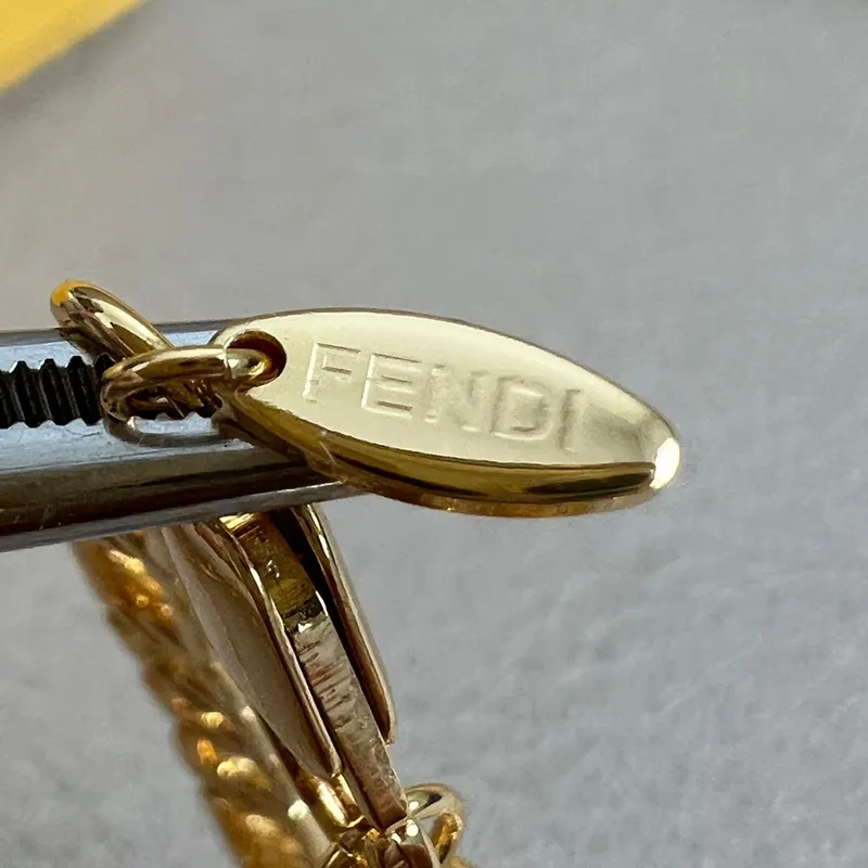 絶対欲しい!フェンディ コピー オーロック チェーンネックレス feq40100