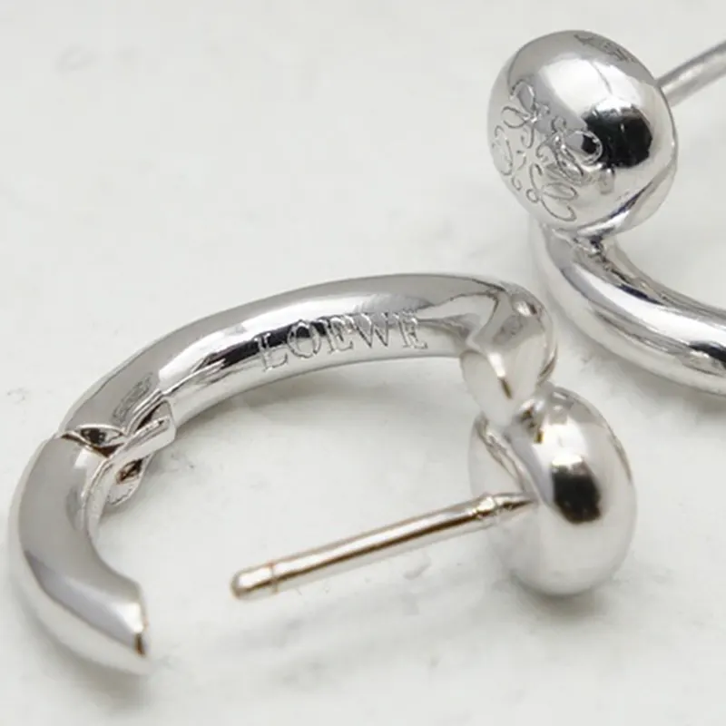 定番ロエベ ミニ アナグラム ペブル フープイヤリング n級品 lop96369