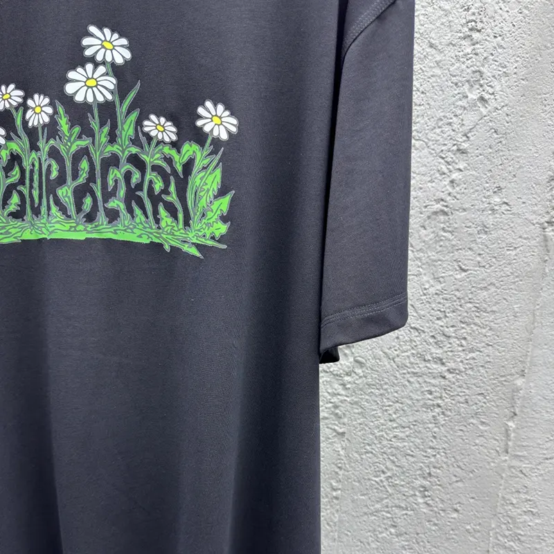 バーバリー デイジーロゴコットンTシャツ Bab29412