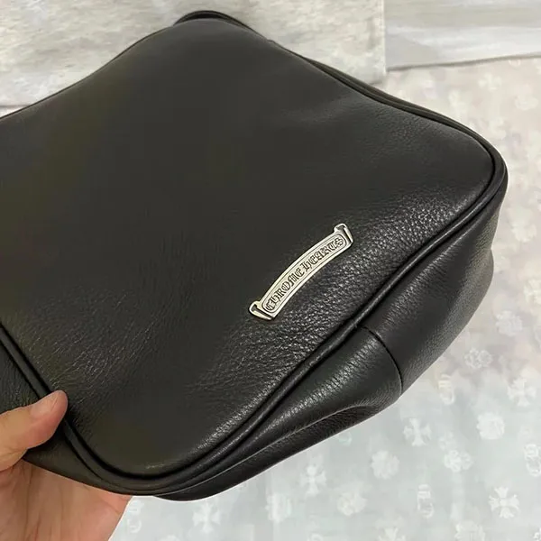 クロムハーツ タカバッグ スーパーコピー セメタリークロスパッチレザーショルダーバッグ(ブラック×シルバー) Kur63091
