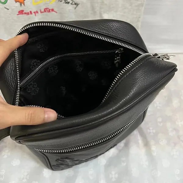 クロムハーツ タカバッグ スーパーコピー セメタリークロスパッチレザーショルダーバッグ(ブラック×シルバー) Kur63091