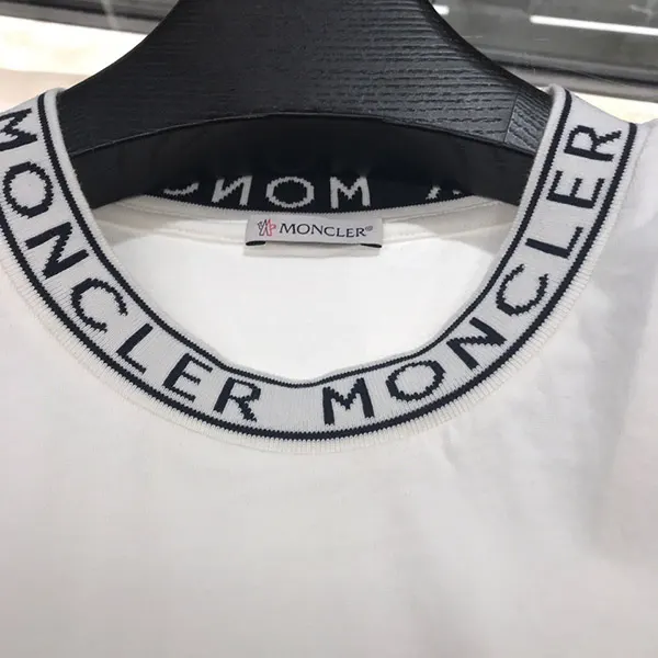 すぐ届く モンクレール ネックラインロゴTシャツ コピー☆3色 J10918C0002