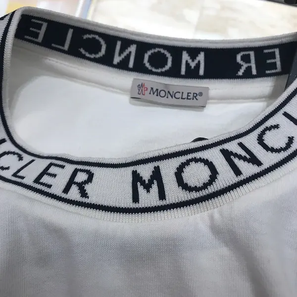 すぐ届く モンクレール ネックラインロゴTシャツ コピー☆3色 J10918C0002