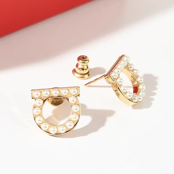 フェラガモ ピアス スーパーコピー 760125
