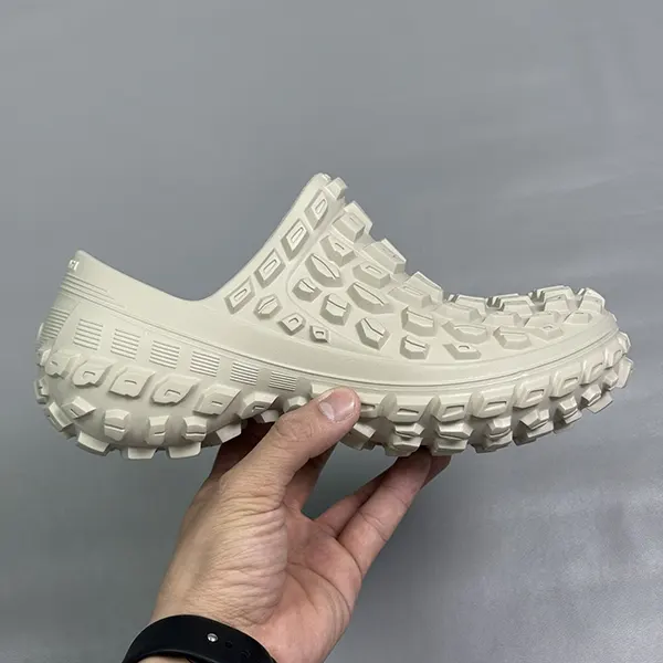 プレゼント最適 バレンシアガ DEFENDER CLOG ディフェンダー サンダル bai92678
