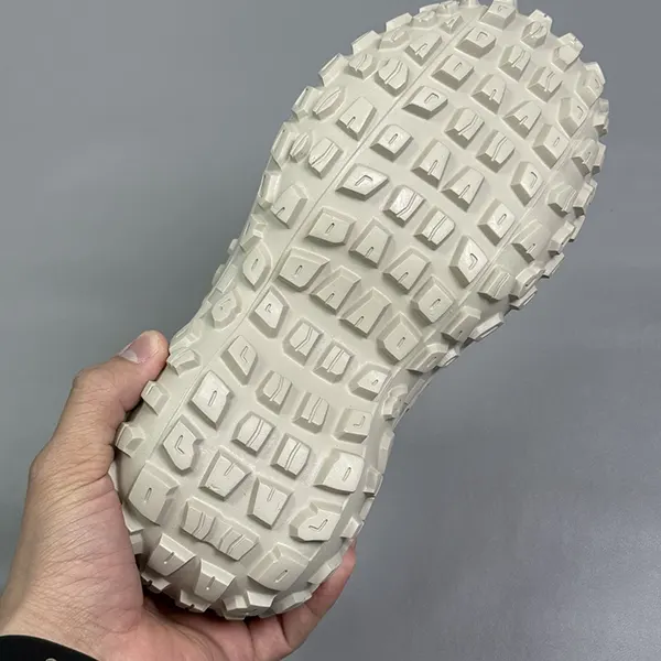 プレゼント最適 バレンシアガ DEFENDER CLOG ディフェンダー サンダル bai92678