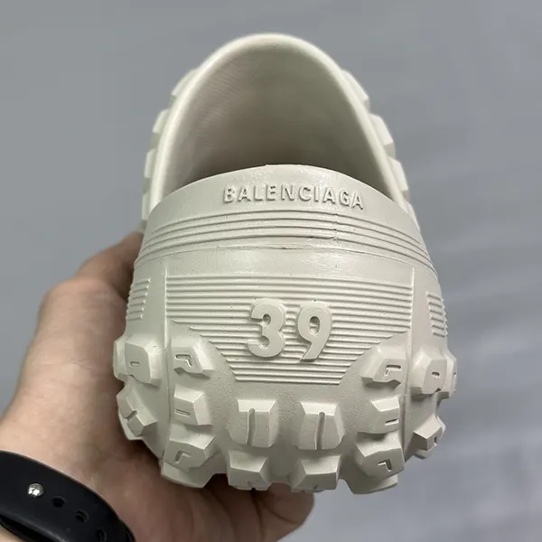 プレゼント最適 バレンシアガ DEFENDER CLOG ディフェンダー サンダル bai92678
