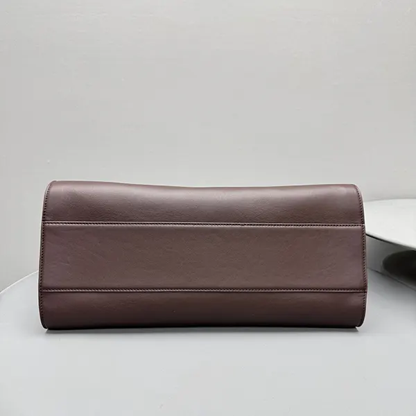 素敵な ザ・ロウ トートバッグ 偽物 Marlo leather tote zah99930