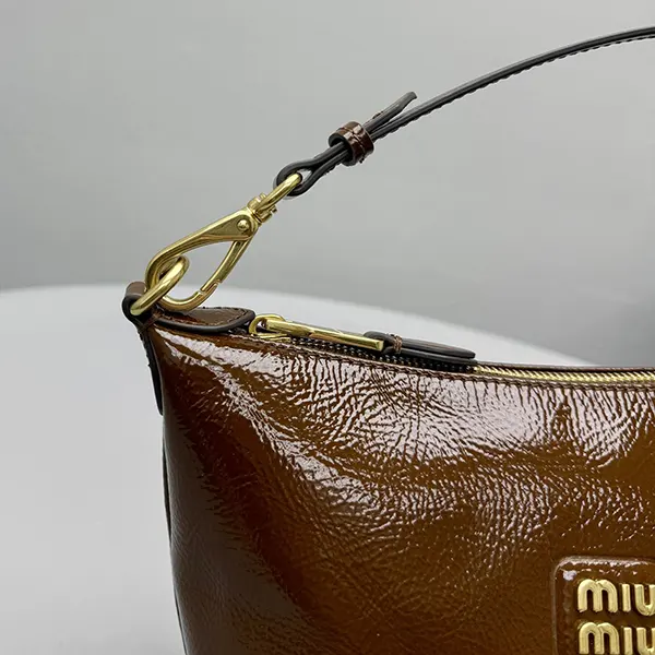 ミュウミュウ ナプラックパテントレザー ポーチ バッグ myi45961
