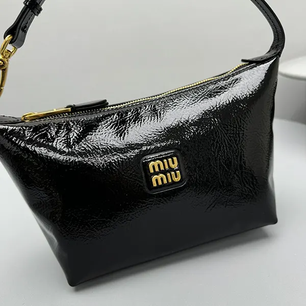 ミュウミュウ ナプラックパテントレザー ポーチ バッグ myi45961