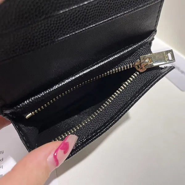 超話題!サンローラン☆待望の3つ折りミニ財布 偽物 Sac54529