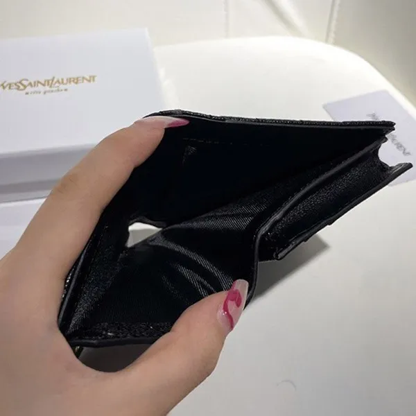 超話題!サンローラン☆待望の3つ折りミニ財布 偽物 Sac54529