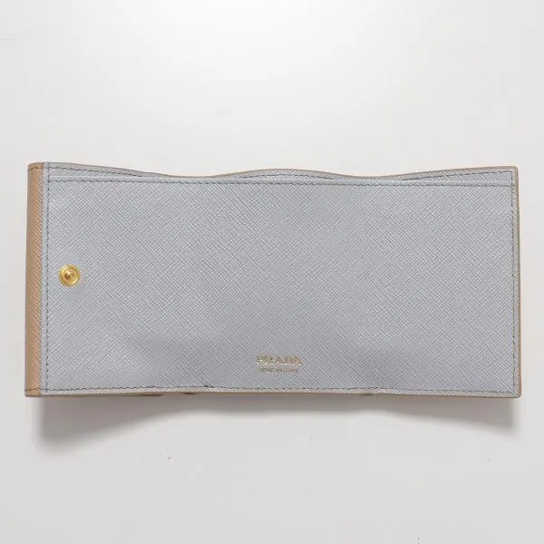プラダ 三つ折り財布 コピー レザー 1MH042