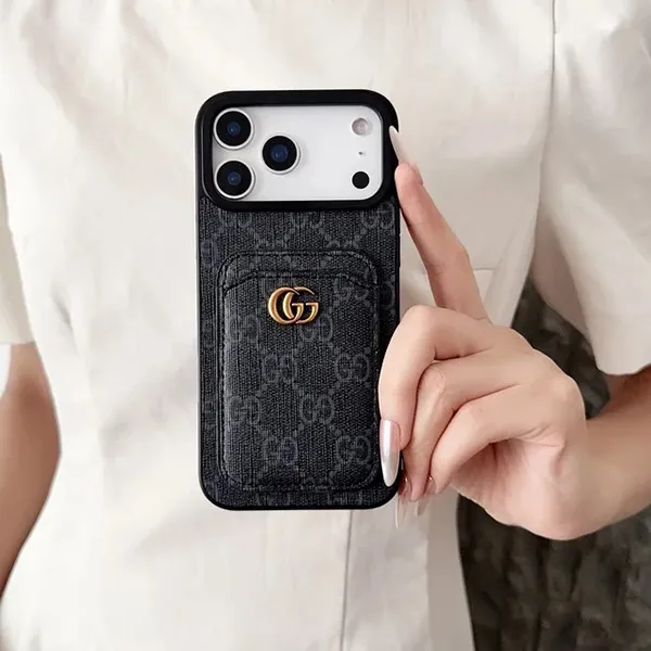 人気 グッチ コピー iPhone17 Pro Max/17 ケース GGスプリーム 背面カード収納 ダブルGロゴ 2色 guq33928