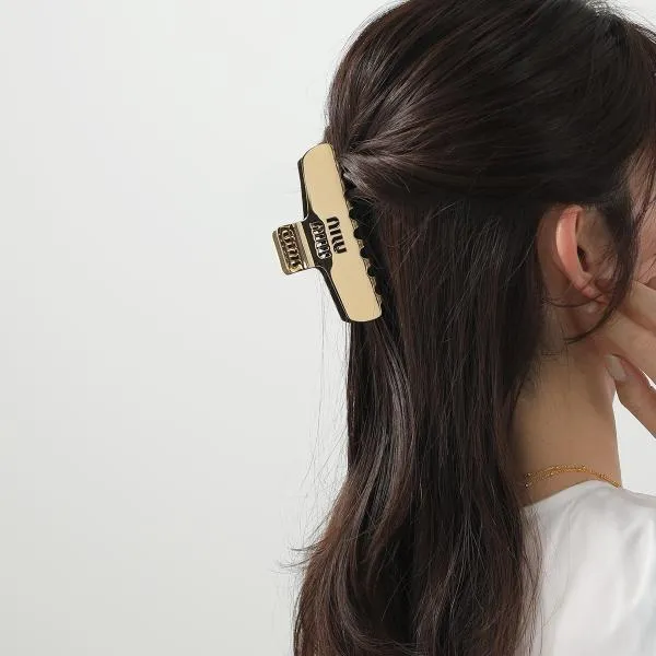 超人気☆ミュウミュウ ヘアクリップ スーパーコピー ロゴ 5IF218 2DTU