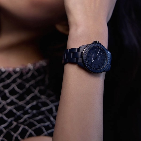 ネイビーブルーがクール シャネル J12 コピー BLEU キャリバー 12.1 38mm H9632