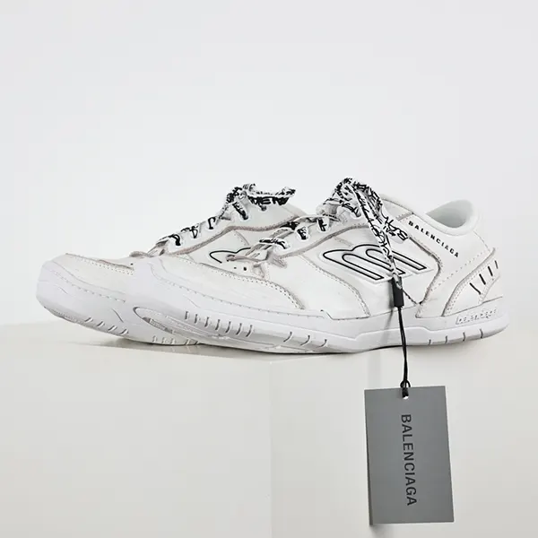 バレンシアガ Hamptons ミディアム コピー Worn-out スニーカー bam74569
